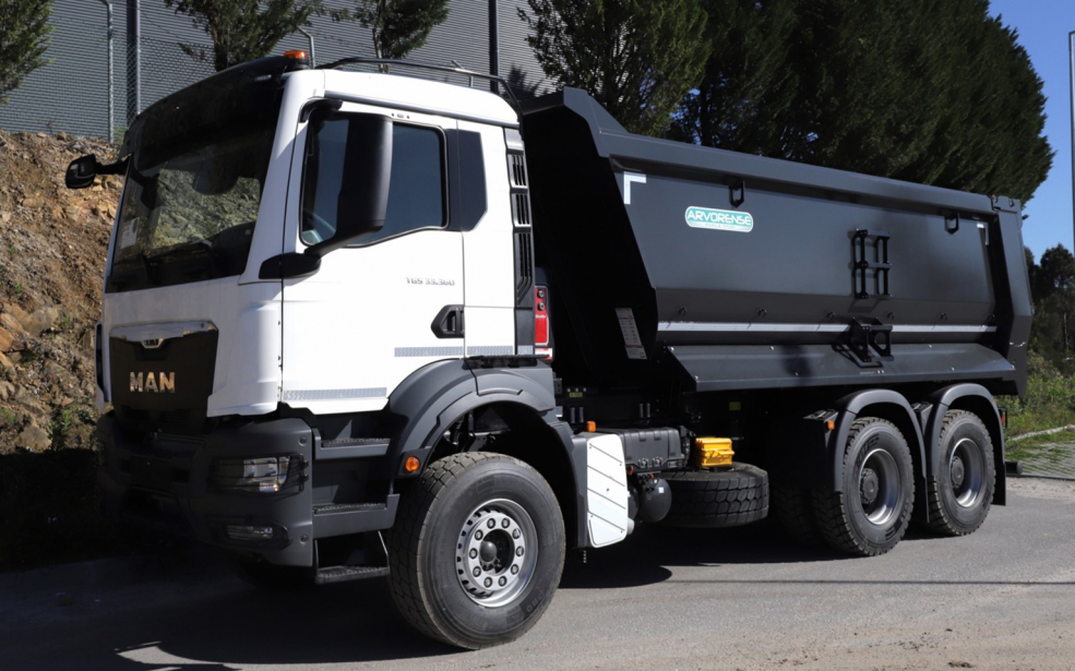 TGS 33.360 6x4 BB CH Arvorense rear tipper 1