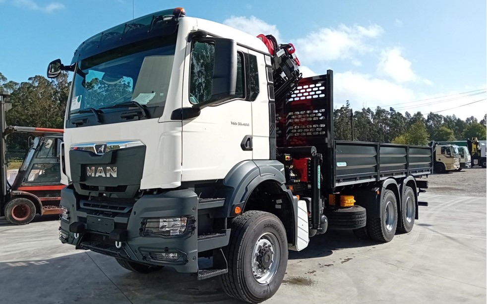 TGS 33.400 6x6 BB CH - FLATBED WITH PALFINGER CRANE PK23500 1