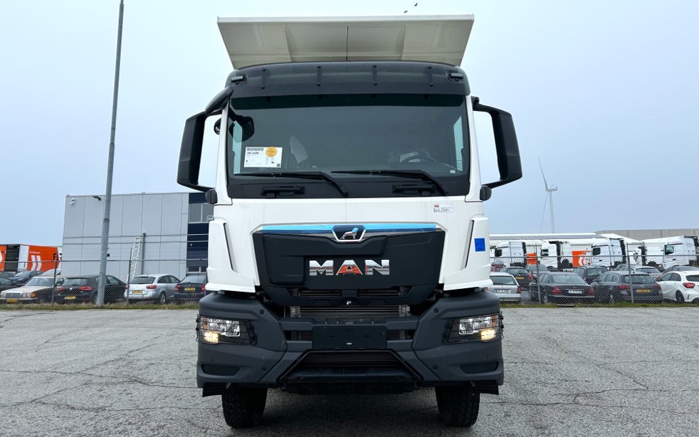 TGS 41.400 8X4 BB CH – TIPPER TRUCK 2