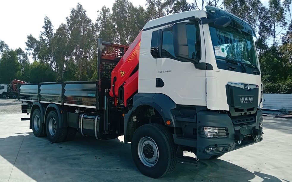 TGS 33.400 6x6 BB CH - FLATBED WITH PALFINGER CRANE PK23500 2