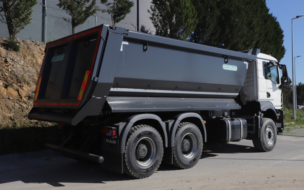 TGS 33.360 6x4 BB CH Arvorense rear tipper 3