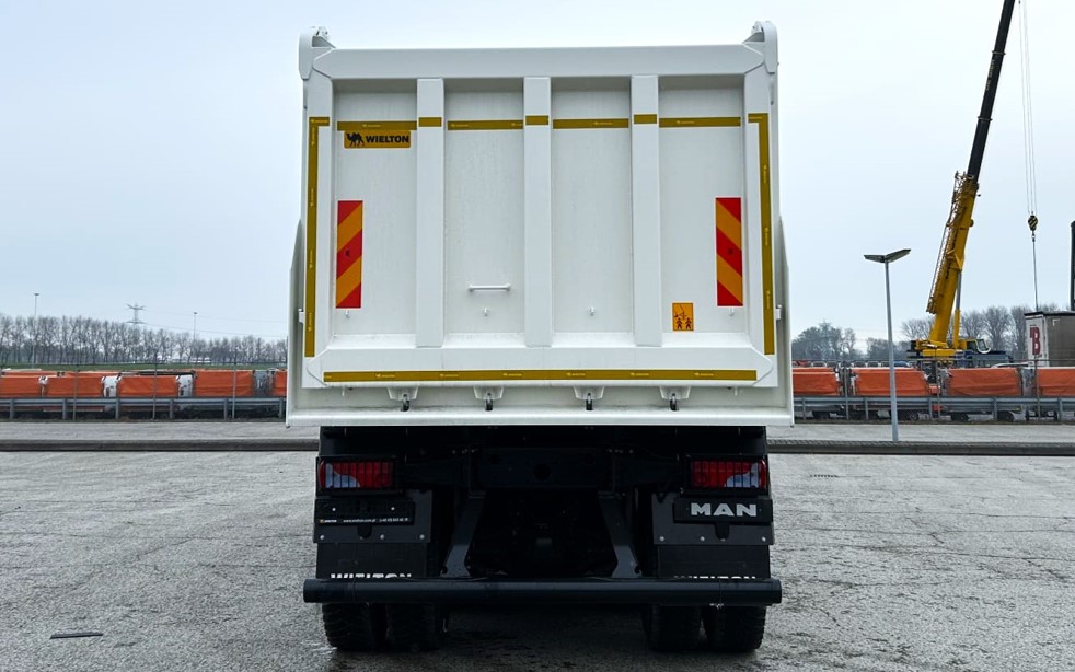 TGS 41.400 8X4 BB CH – TIPPER TRUCK 5