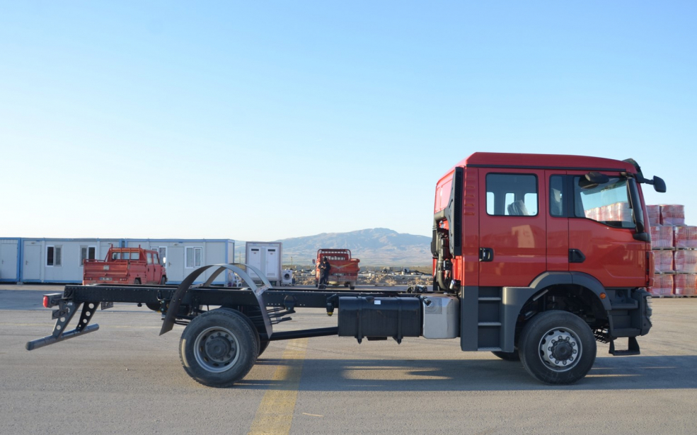 TGM 18.320 4x4 BB CH - Crew Cab 8