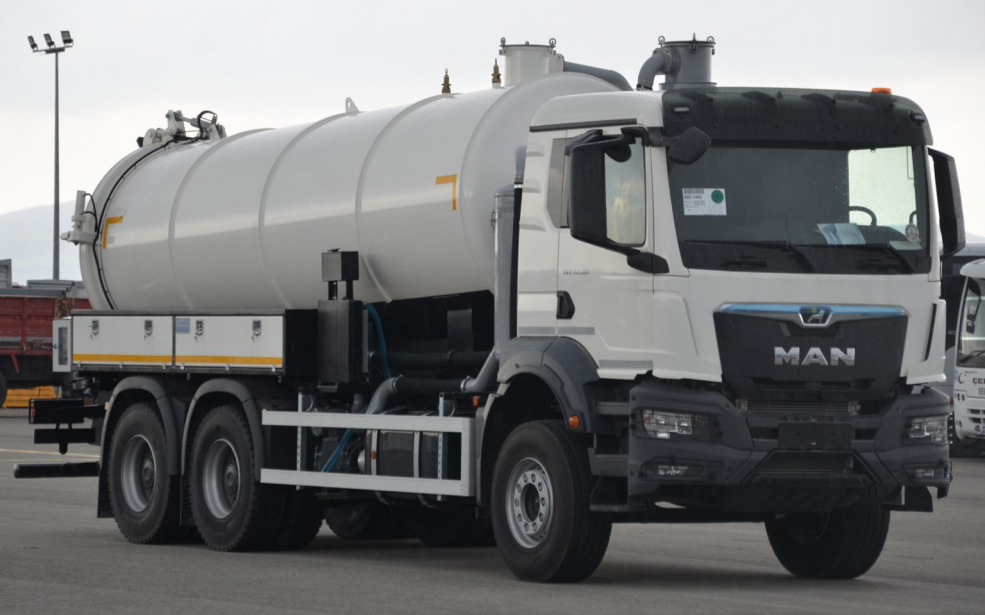 TGS 33.360 6X4 BB CH - VACUUM TRUCK 2